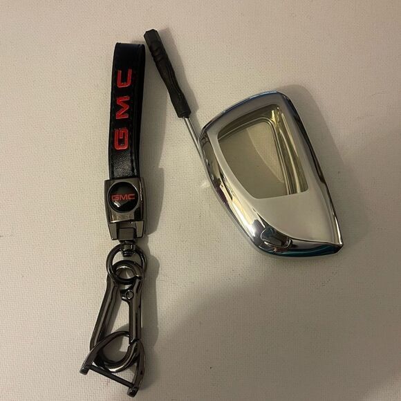GMC key fob Keychain in Black leather and key fob cover in silver NWT - Picture 3 of 6